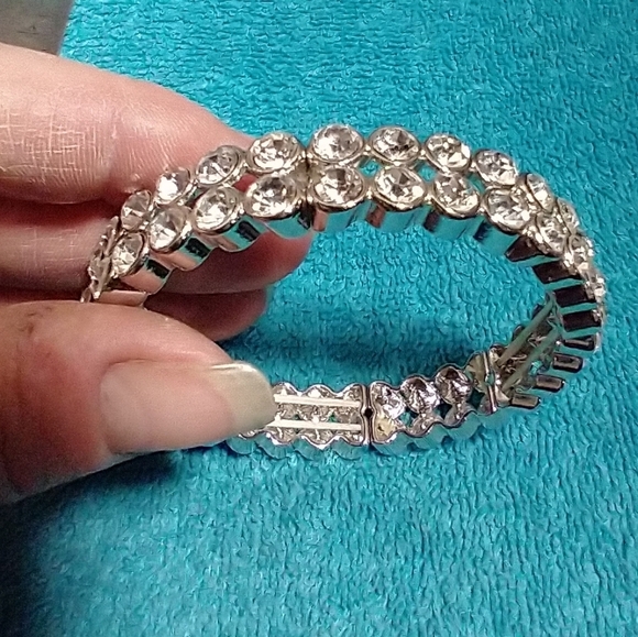 Elegant Silvertone Crystal Stretch Bracelet - Picture 4 of 5